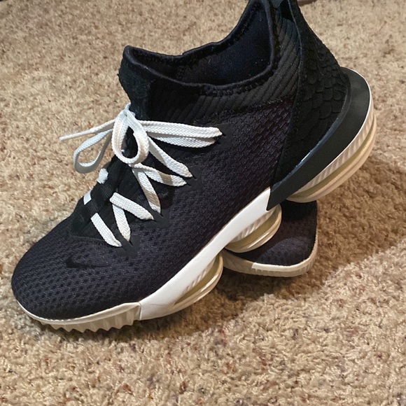 Nike Lebron 16s Basketball Shoes - Picture 2 of 5